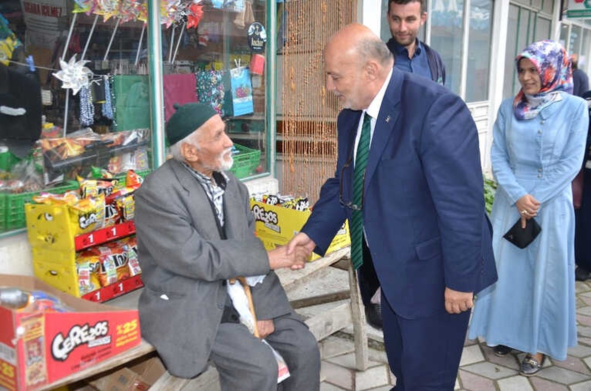 Yelis: "Erdoğan ile Demirtaş\'ı Aynı Kefeye Koymak Büyük Bir Nezaketsizliktir"