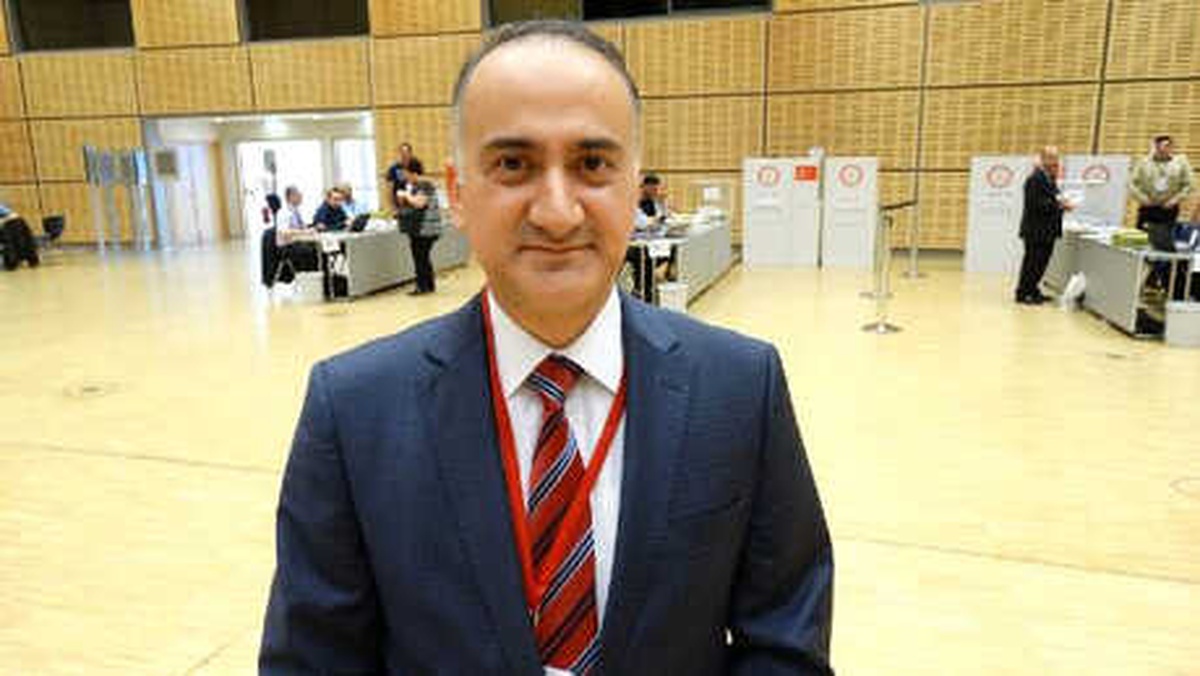 Almanya/essen\'de Kurulan Sandıklara Vatandaşın İlgisi Yoğun