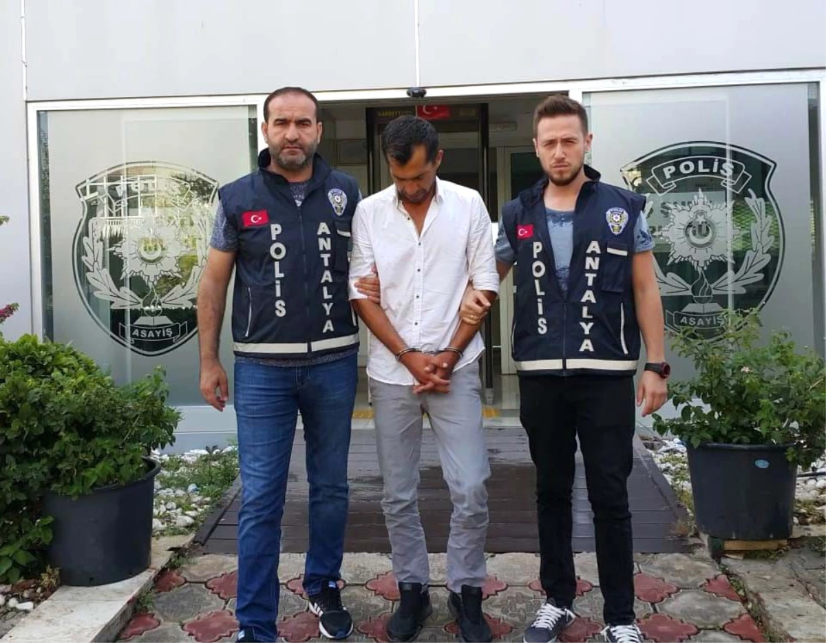 Antalya\'da Cami Hırsızı Yakalandı