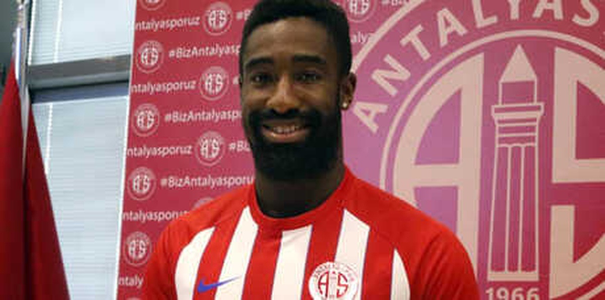 Antalyasporlu Johan Djourou\'ya Çizmeden Talip Var