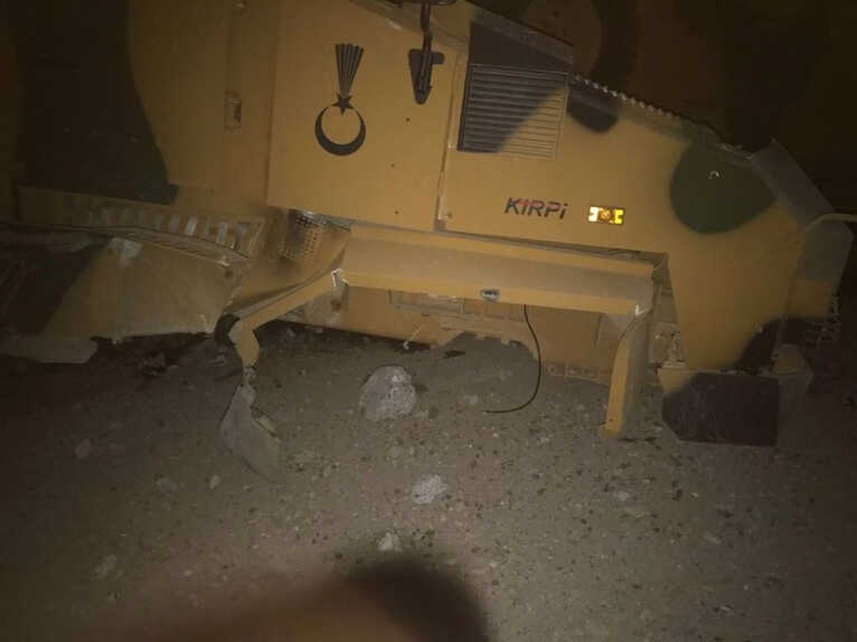 Askeri Aracın Geçişi Sırasında Patlama: 4 Asker Hafif Yaralı