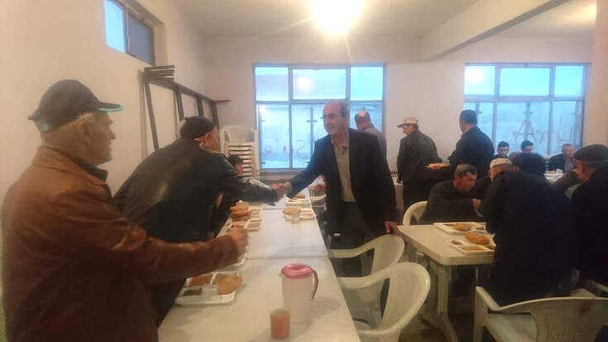 Aslanapa\'da Geleneksel Mahalle İftarları