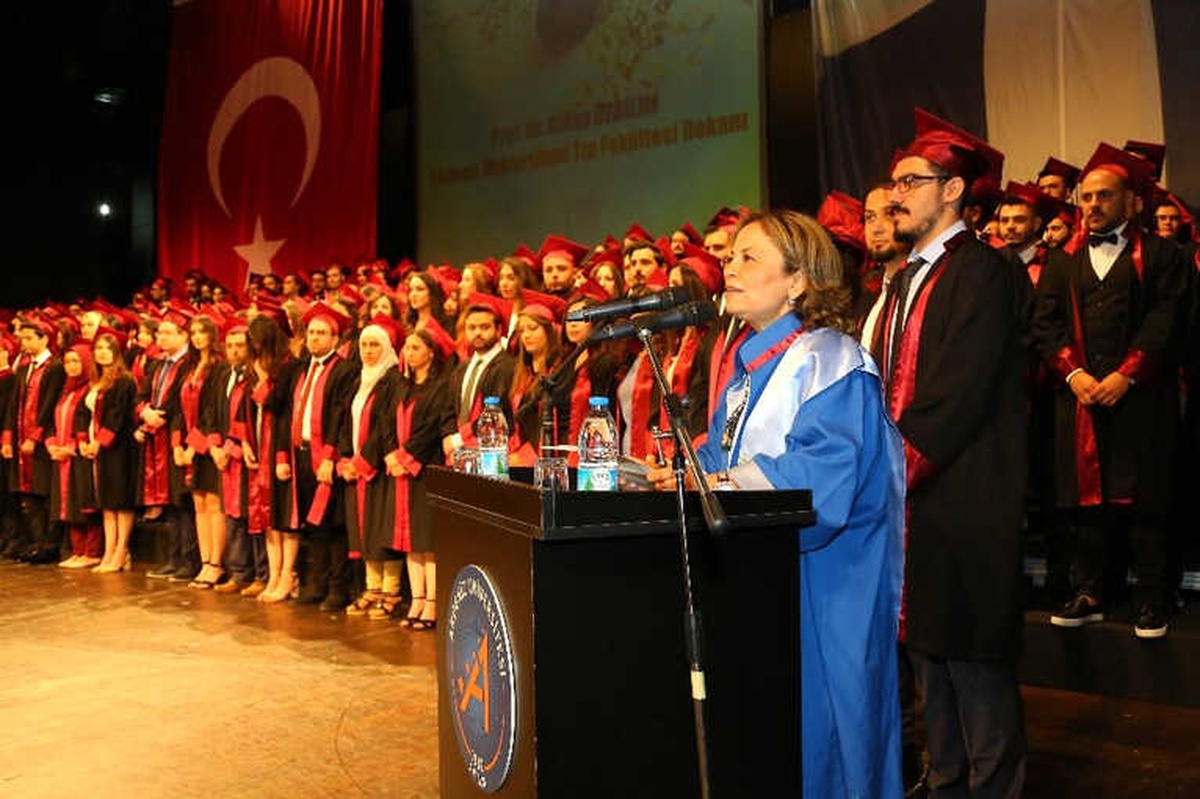 Aü Tıp Fakültesi\'nde Mezuniyet Sevinci
