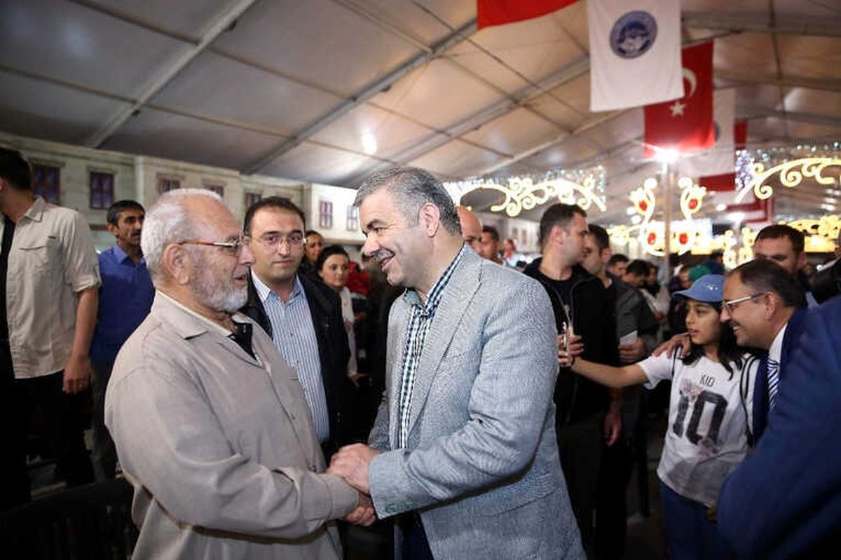 Bakan Özhaseki, Vali Kamçı ve Başkan Çelik Ramazan Sokağı\'nı Ziyaret Etti
