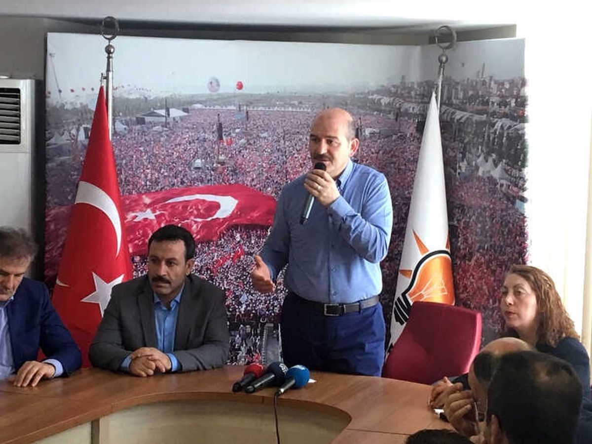 Bakan Soylu AK Parti Bayrampaşa İlçe Başkanlığı\'nı Ziyaret Etti