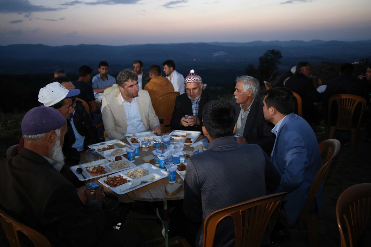 Başkan Tosun, Narıncalı Süleyman\'da Vatandaşlarla İftarda Buluştu