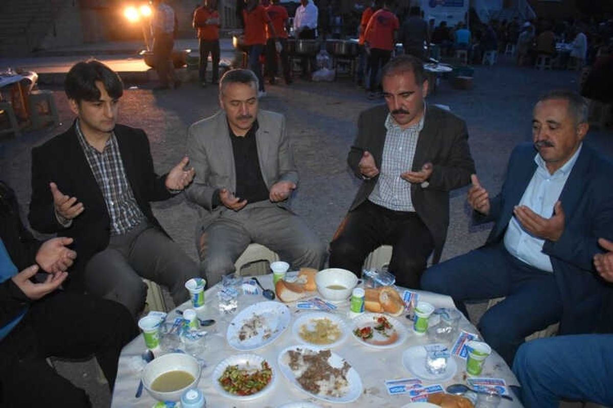 Başkan Tutal, Vatandaşlarla İftarda Bir Araya Geldi