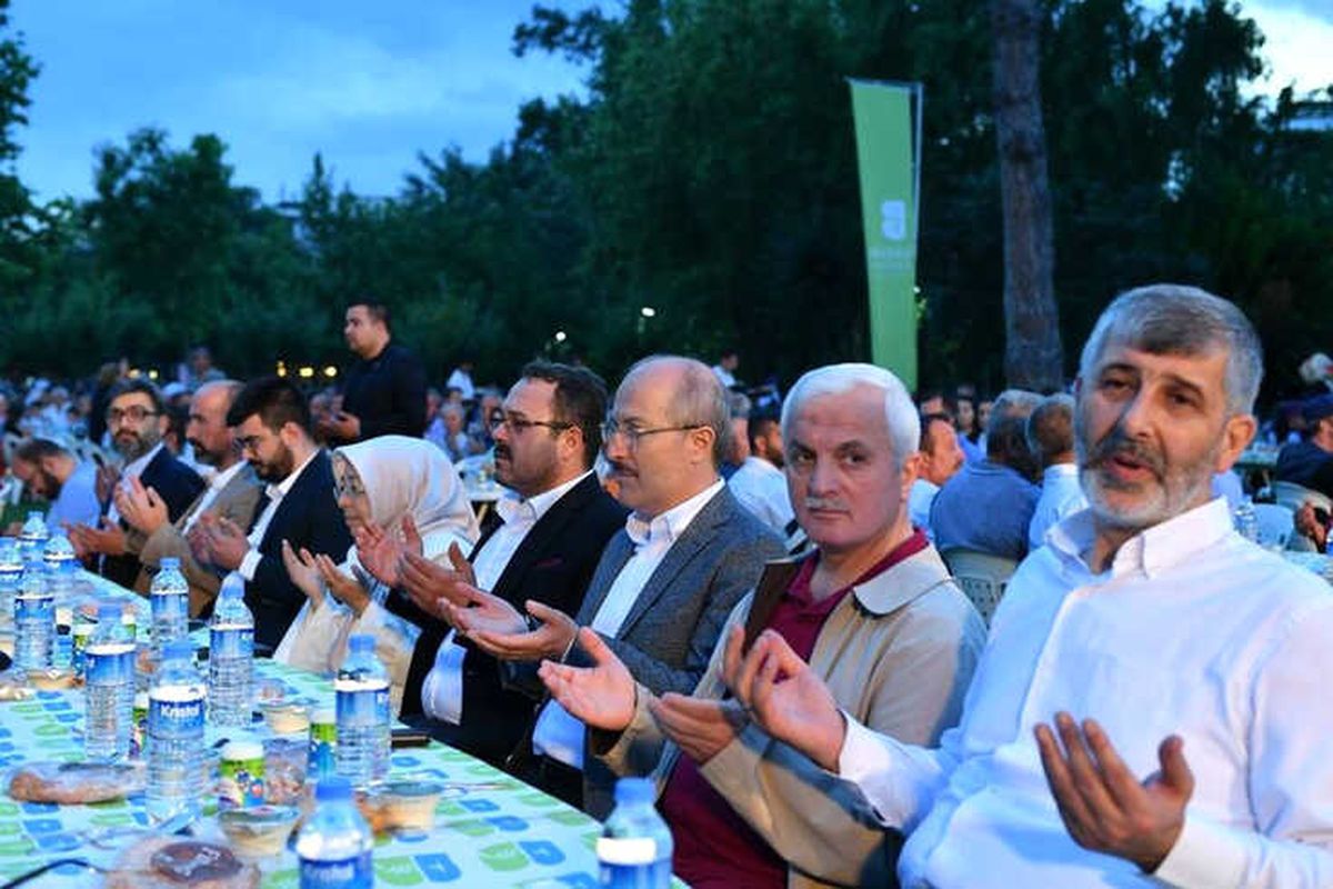 Büyükşehir\'den Susurluk\'ta 5 Bin Kişilik İftar