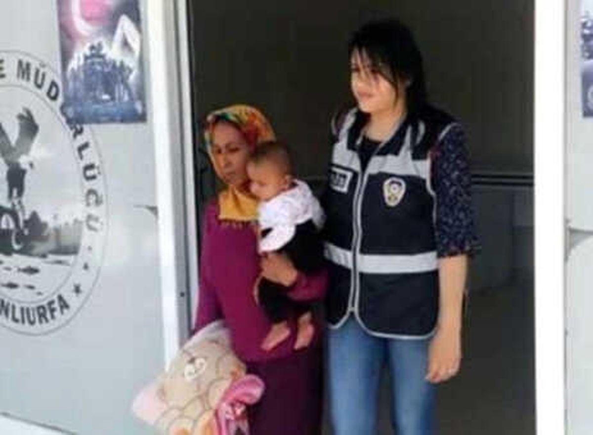 Dilenci Kılığında Hırsızlık Yapan Kadınlardan 2\'si Tutuklandı