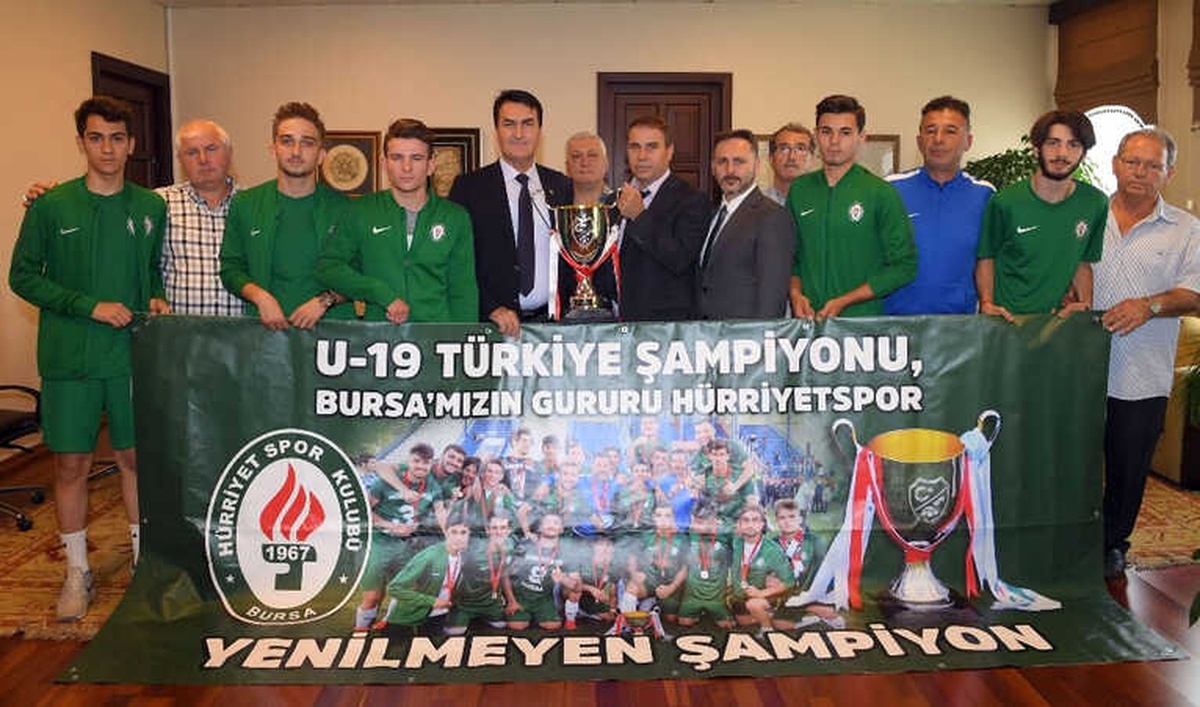 Dündar, Şampiyon Hürriyetspor\'u Ağırladı