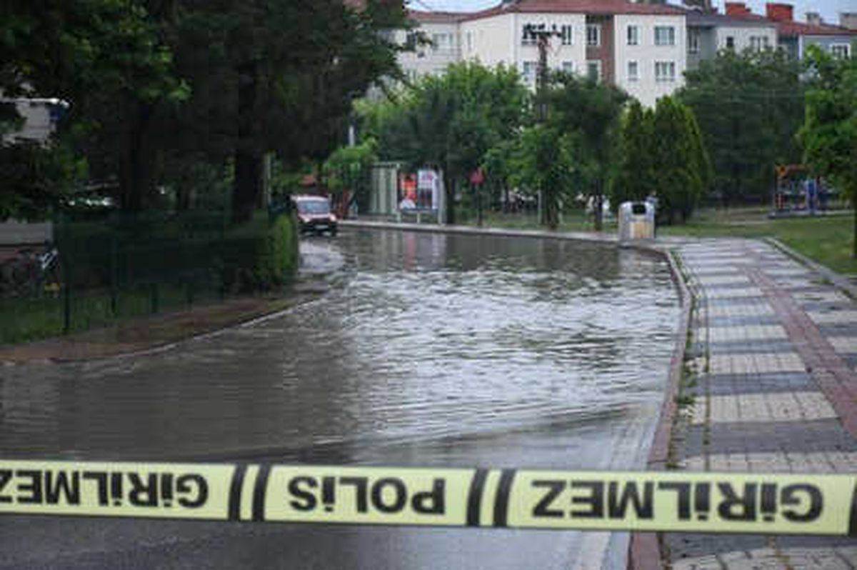 Edirne\'de Sağanak, Sokakları Göle Çevirdi