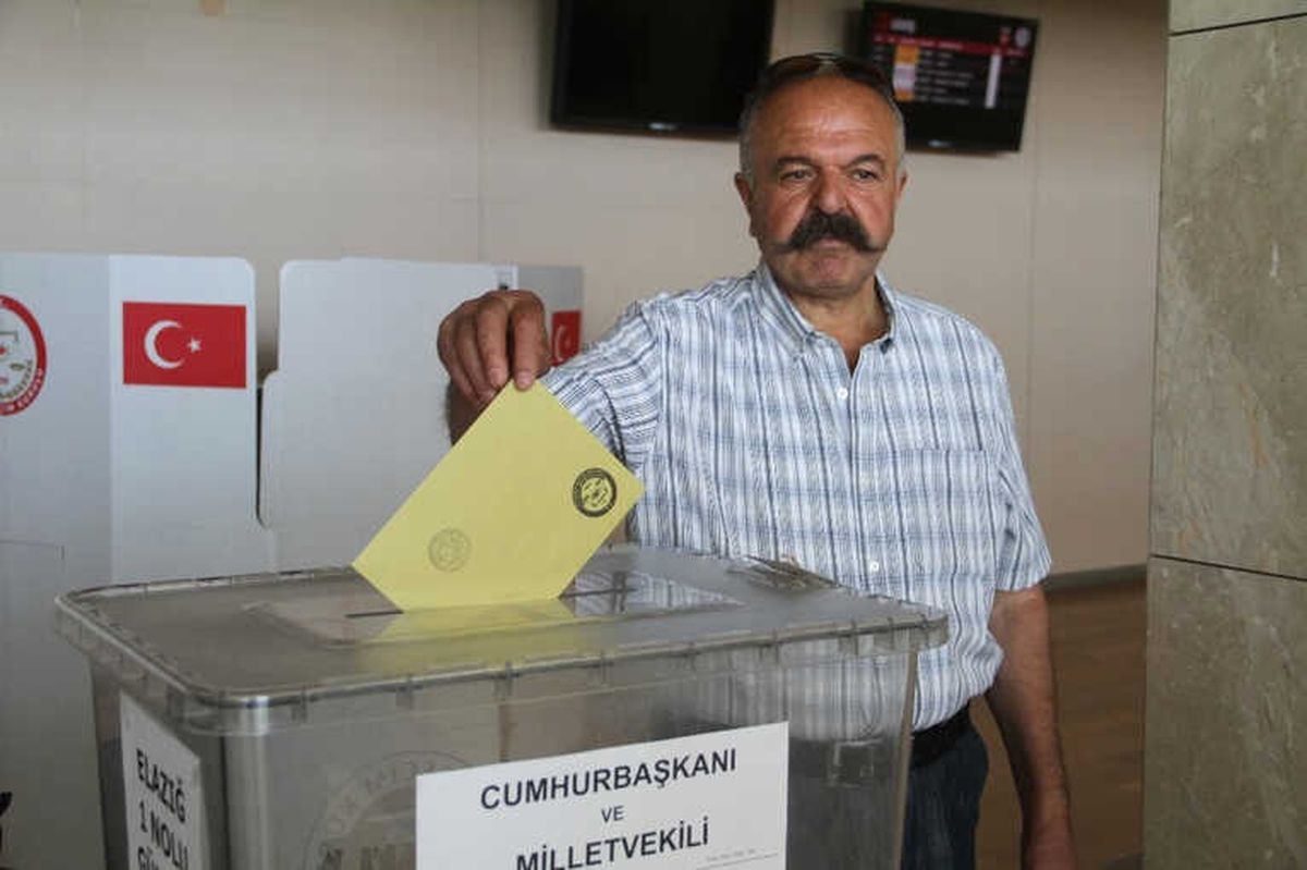 Elazığ\'da Gurbetçiler Oy Kullanmaya Başladı