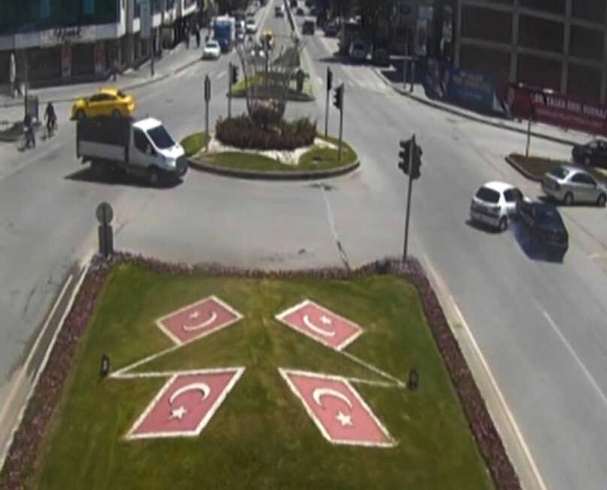 Erzincan\'da Trafik Kazaları Kameralara Yansıdı
