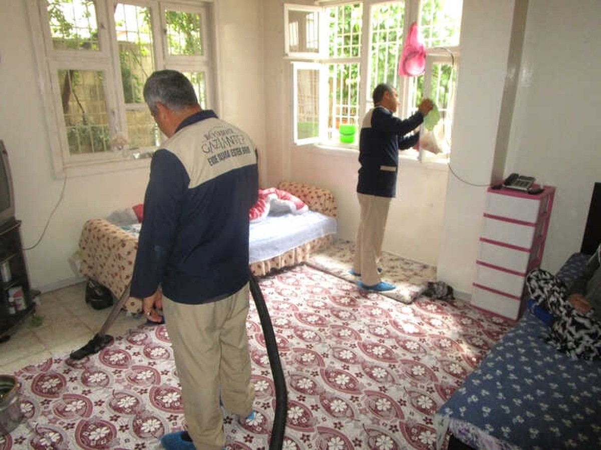 Gaziantep\'te Kimsesiz Yaşlılara Sağlık ve Temizlik Hizmeti