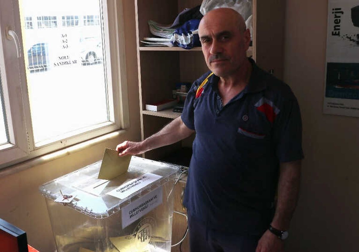 Gurbetçiler Derince Limanı\'nda Oy Kullanmaya Başladı