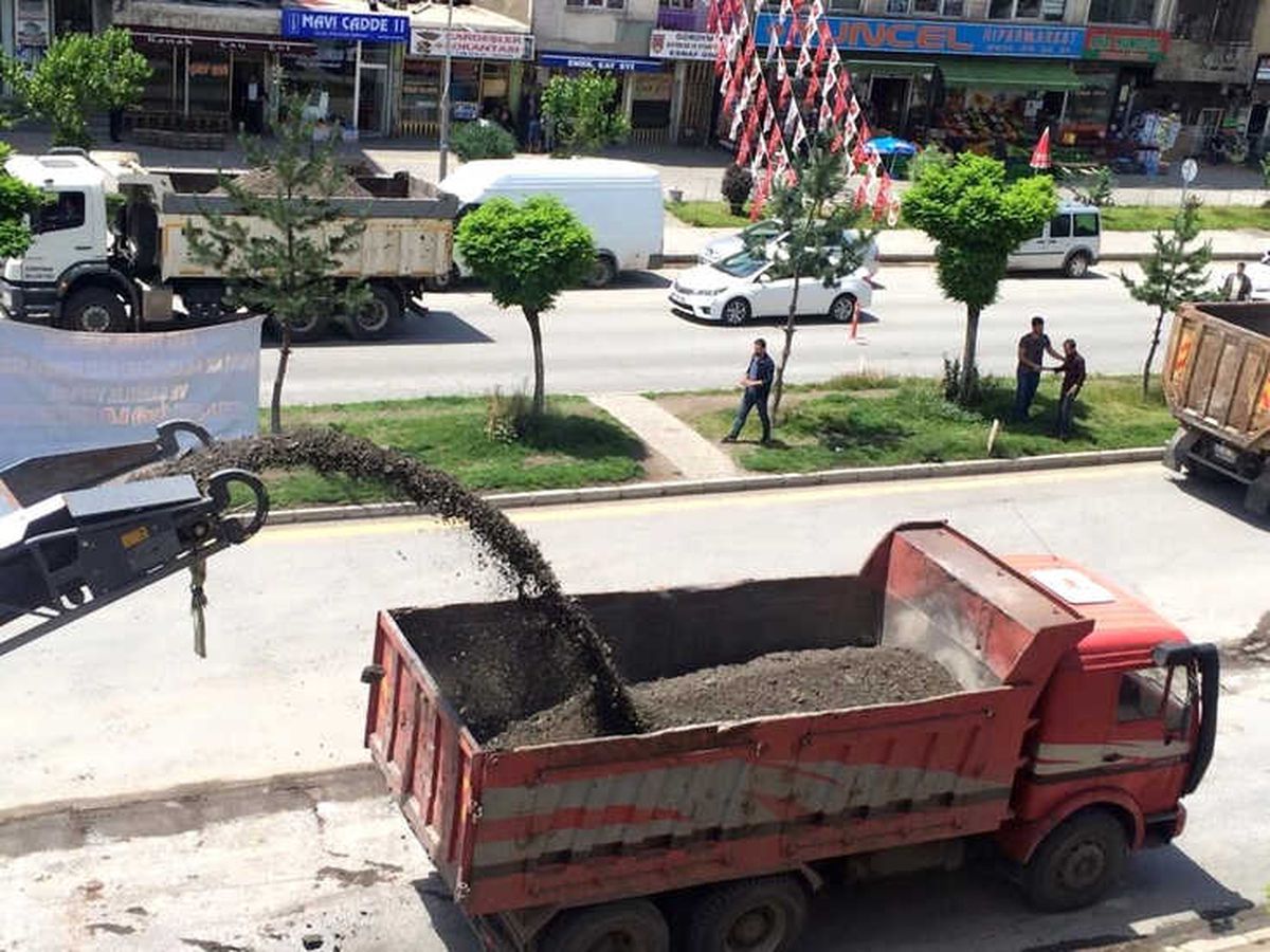 Güroymak\'ta Yol Yapım Çalışması