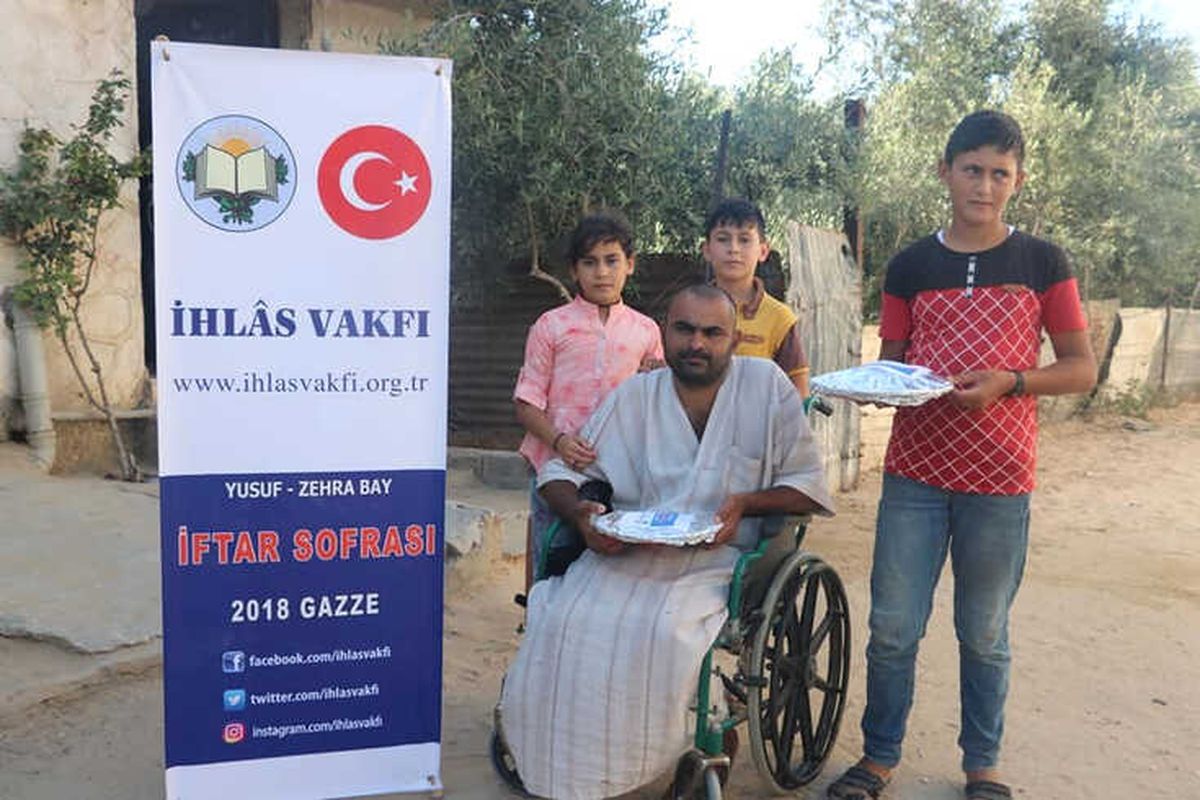 İhlas Vakfı Gazze\'de İftar Tabağı Dağıttı