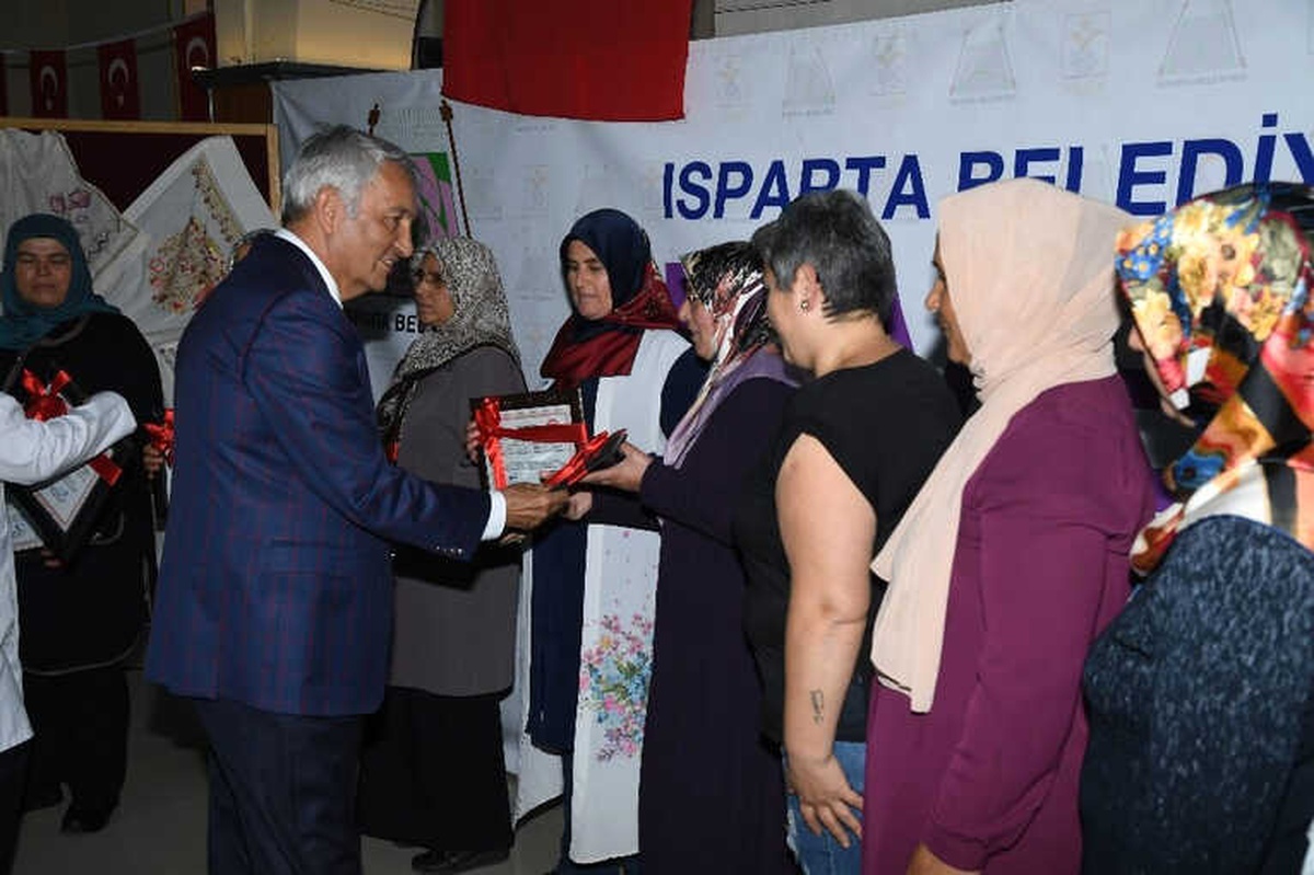 Ismek\'i Tamamlayan Kursiyerler İçin Sertifika Töreni