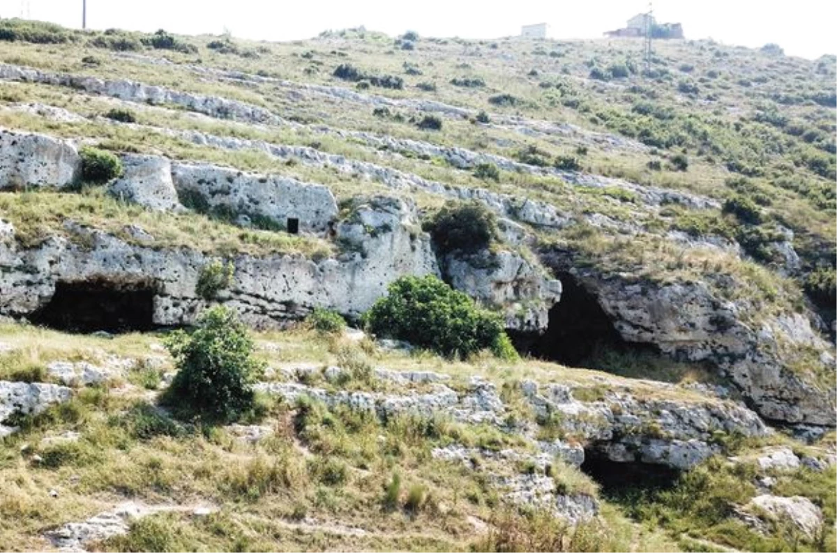 İstanbul\'da İlk Yerleşik Yaşamın Başladığı Mağara, Madde Bağımlılarının Meskeni Oldu