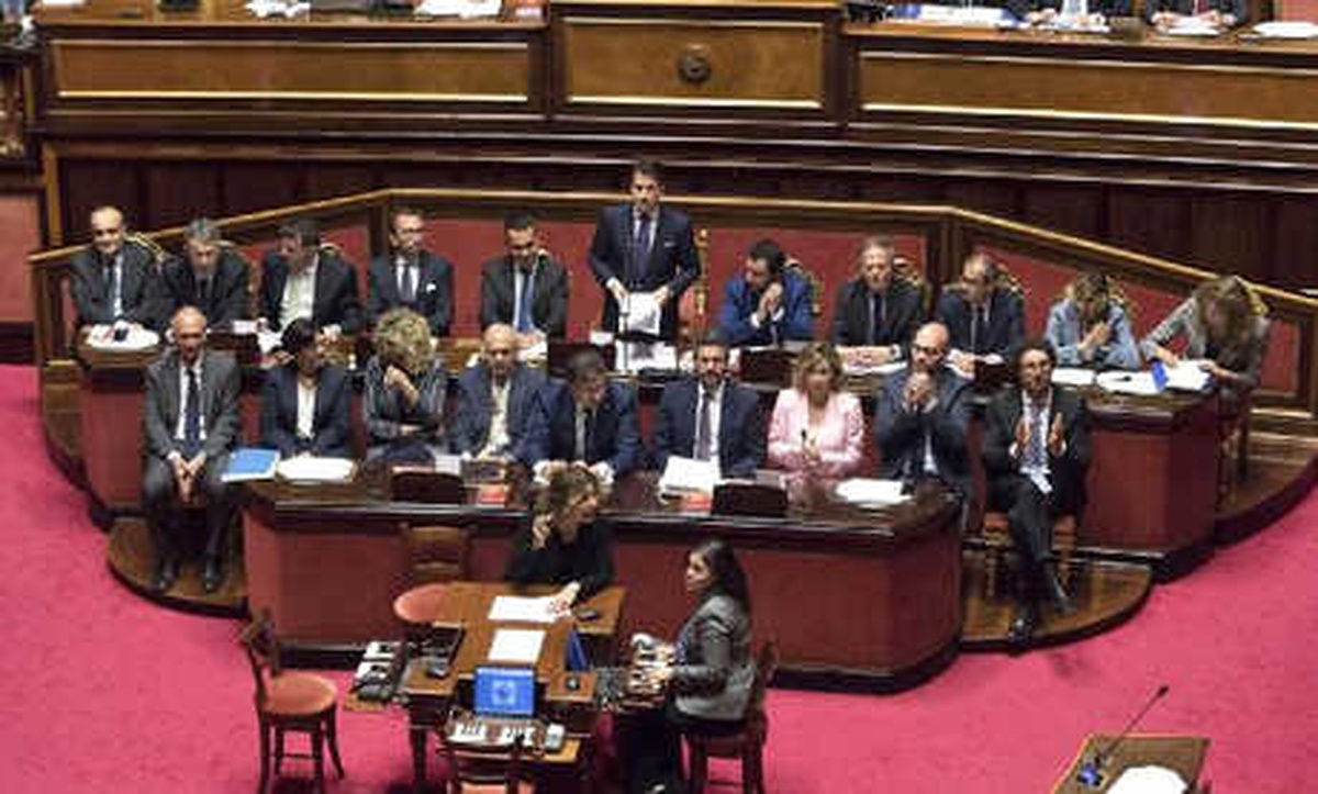 İtalya\'nın İlk Sistem Karşıtı Hükümeti, Parlamentonun Her İki Kanadından Güvenoyu Aldı