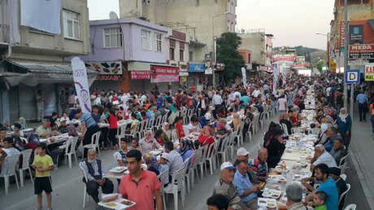 Kadirli\'de 15 Bin Kişilik İftar