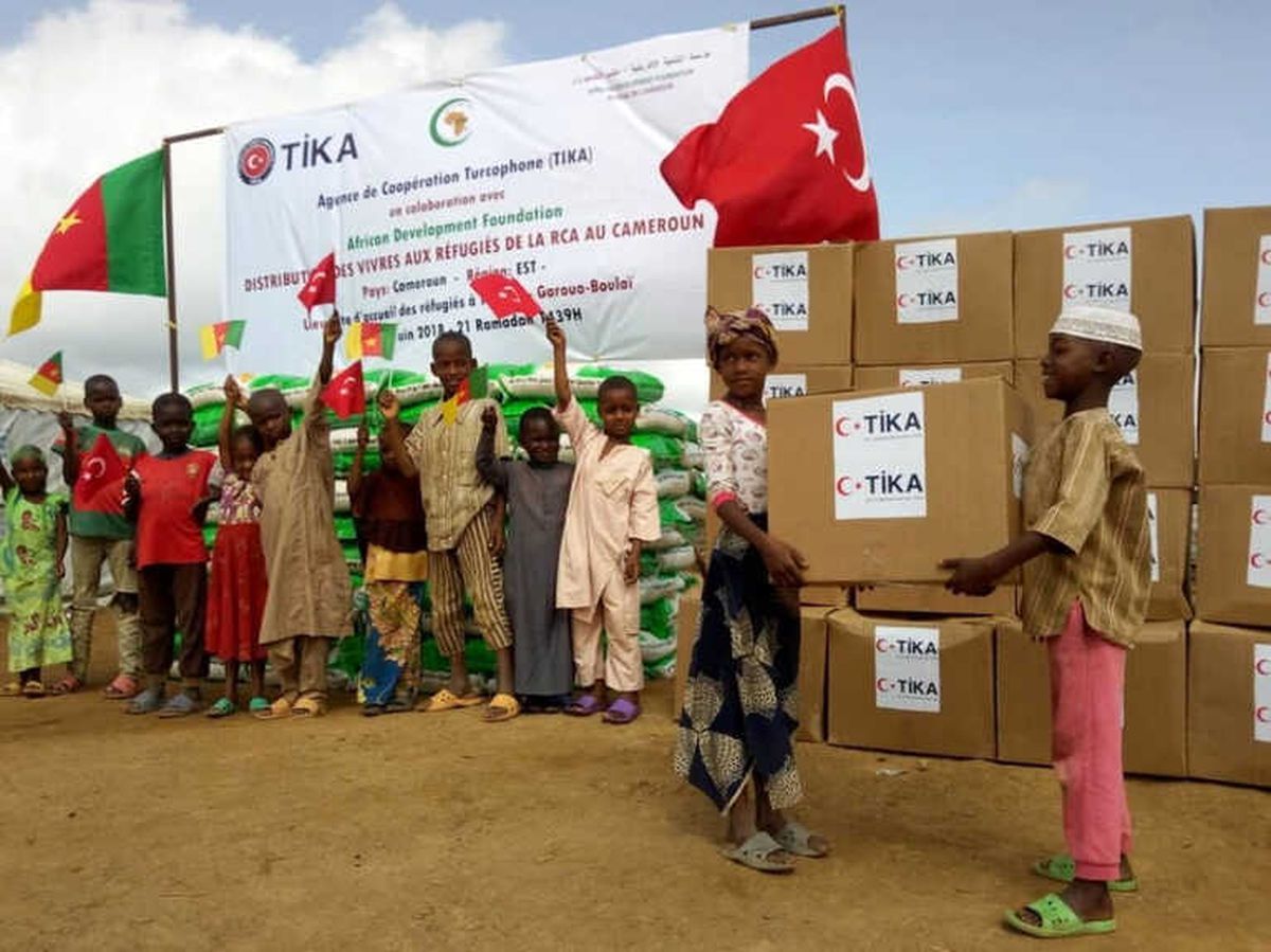 Kamerun\'da Orta Afrikalı Bin 300 Aileye Gıda Yardımı