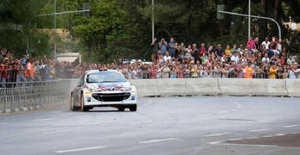 Kıbrıs\'ta Rumlardan Türklere \'Ralli\' Engeli