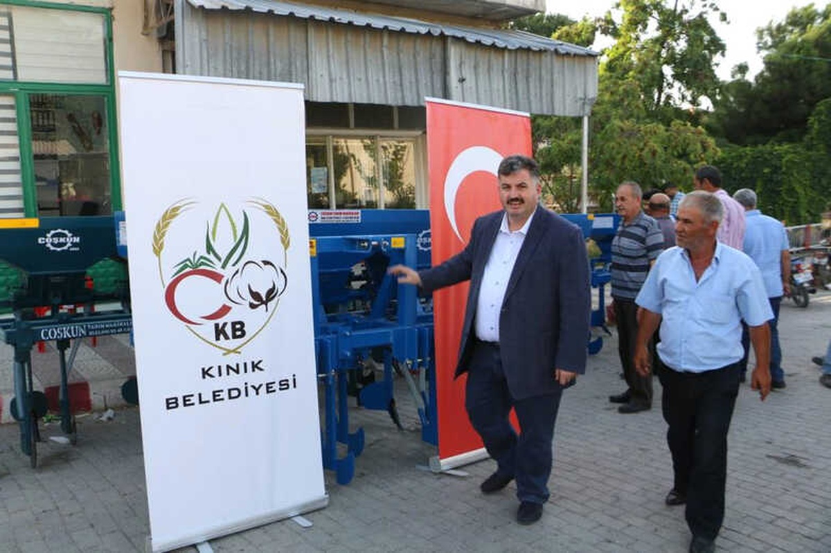 Kınık Belediyesinden Çiftçilere Tarım Makinası Desteği