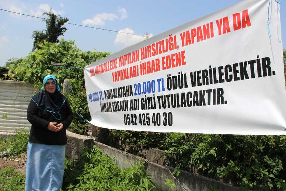 Komşunun Kasasında Sakladığı 80 Bin TL\'si Çalındı, Bu Pankartı Astı