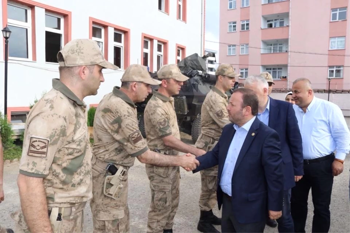 Milletvekili Öztürk, İki Teröristin Etkisiz Hale Getirildiği İlçedeki Askerleri Ziyaret Etti