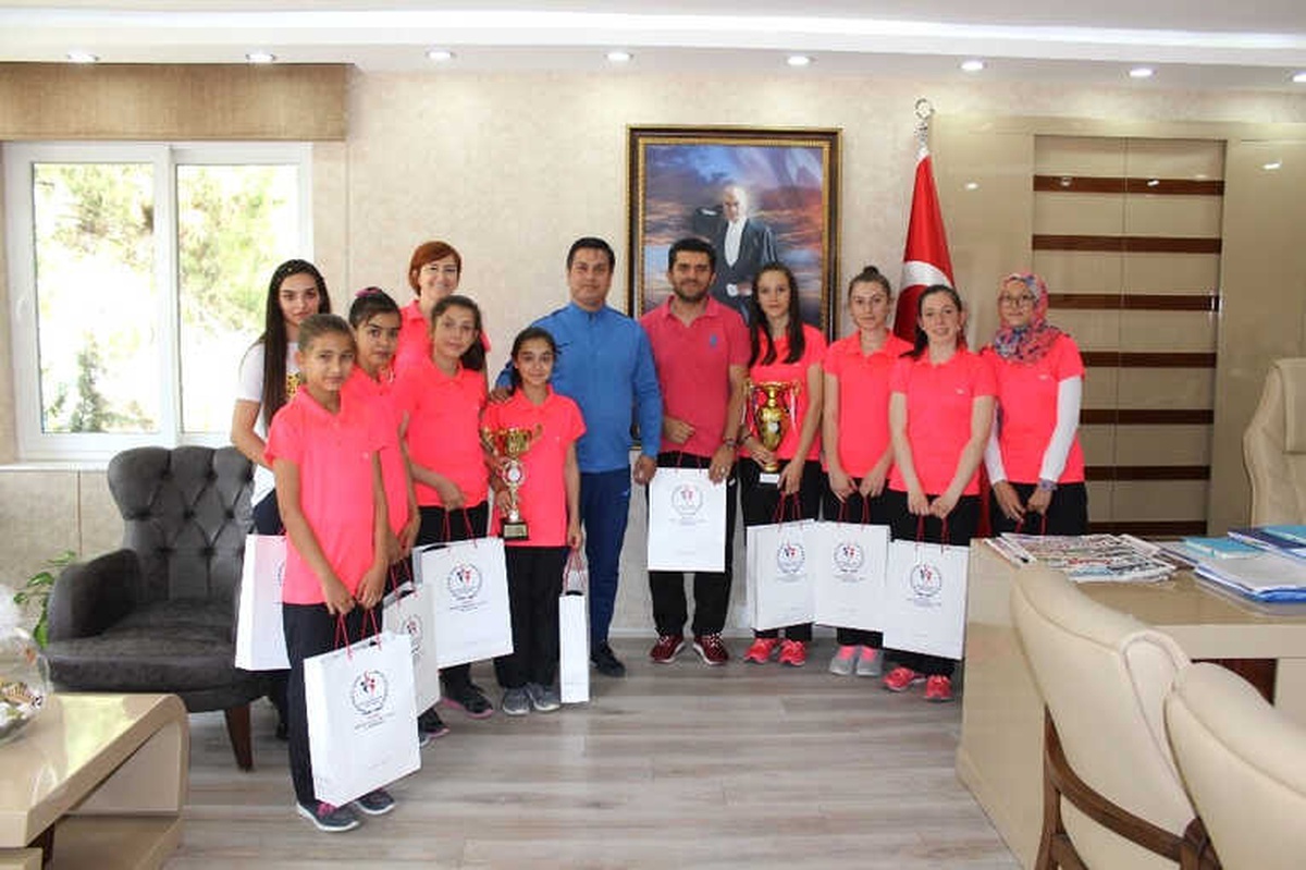 Namağlup Türkiye Şampiyonları Manisa\'nın Gururu Oldu