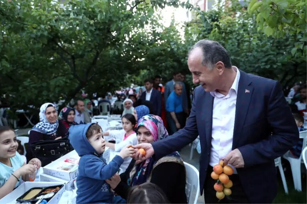 Nostalji Bahçeleri\'nde 3 Nesil Bir Arada İftar Yaptı