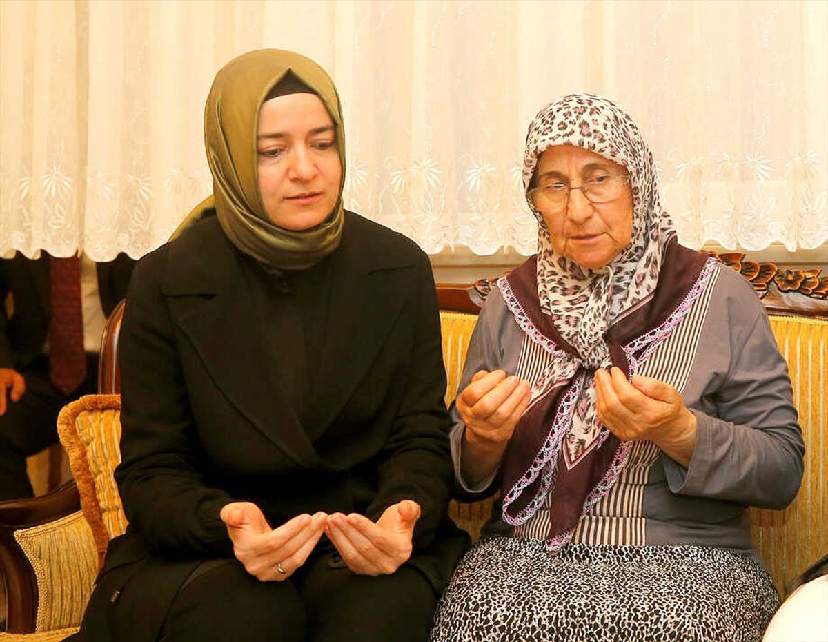 Önümüze Set Çekenler, Terör Örgütünün Uzantısına Kucak Açıyor"