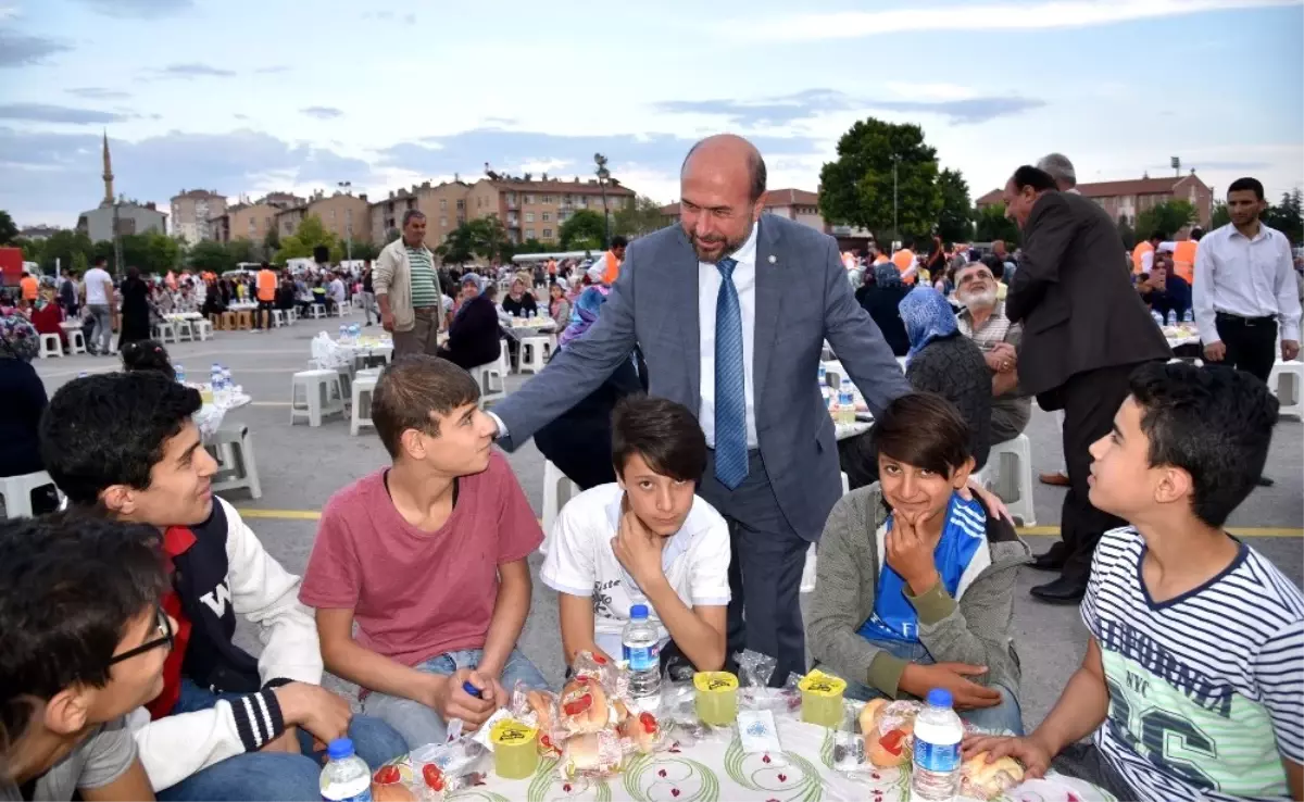 Pekyatırmacı, "İftar Sofraları Birlik ve Beraberliğimizi Geliştiriyor"