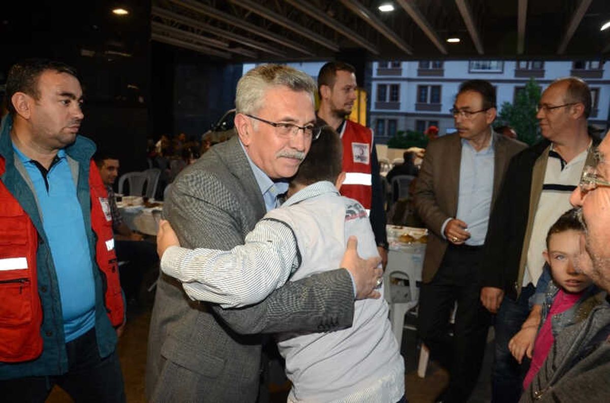 Pursaklar\'da Bin 700 Kişi Aynı Sofrada Buluşup Oruç Açtı