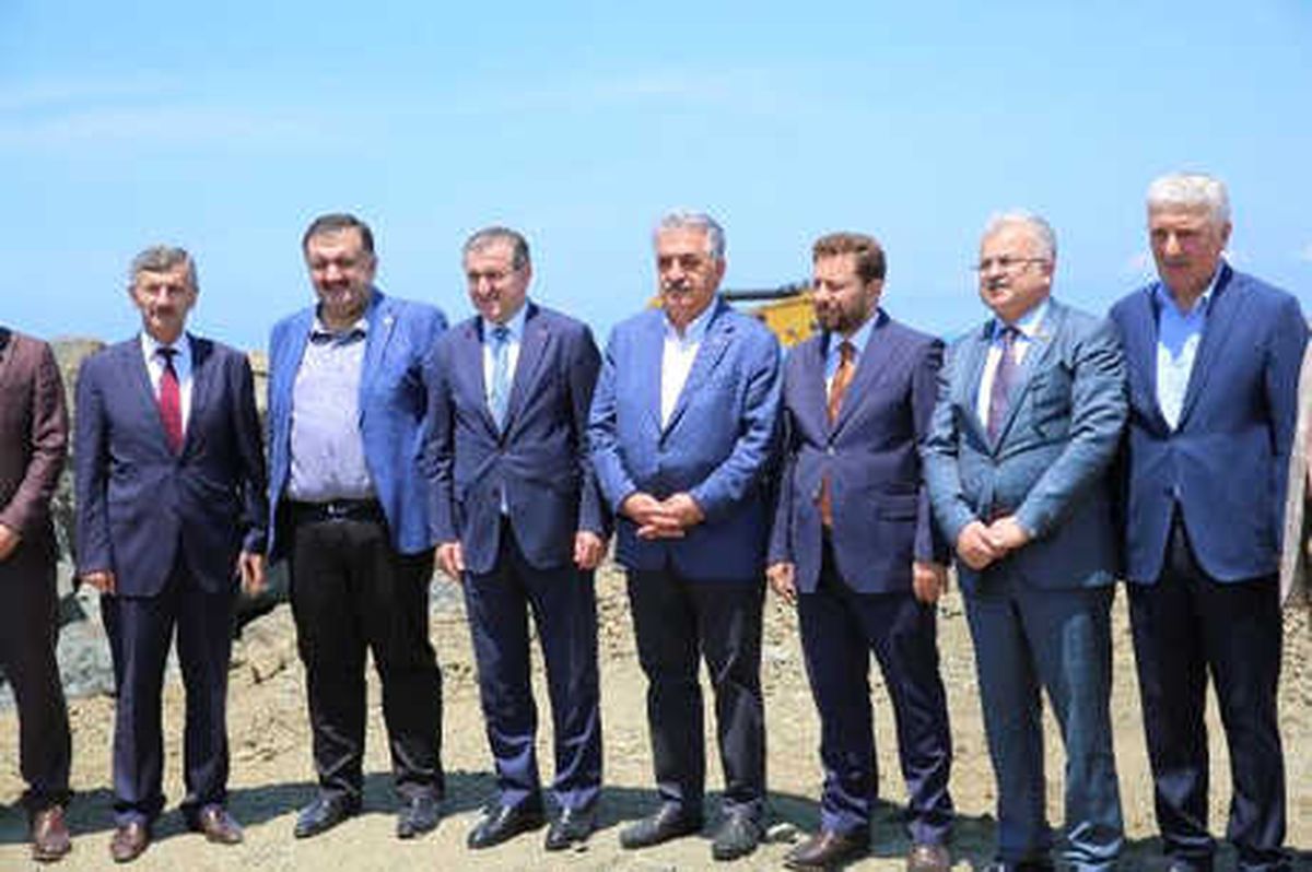 Rize- Artvin Havalimanı\'nda Günlük 75 Bin Ton Taş Dolguya Ulaşıldı