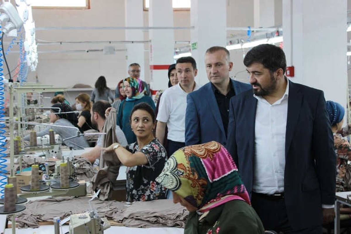 Şenlikoğlu, İstihdama Katkı Sağlayan Firma ve İşçileri Ziyaret Etti
