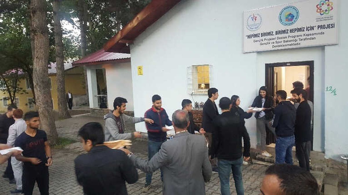 Tatvan\'da Öğrenciler İçin İftar Programı