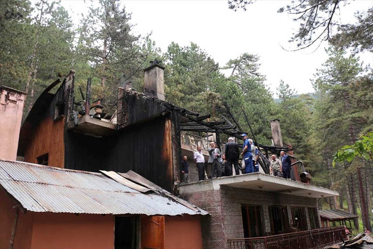 Tosya\'da Boş Otel Binası Yandı