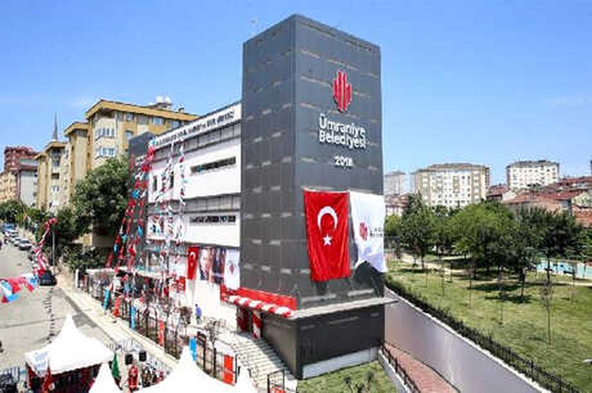 Ümraniye, 3\'üncü Sosyal Market ve Spor Tesisine Kavuştu