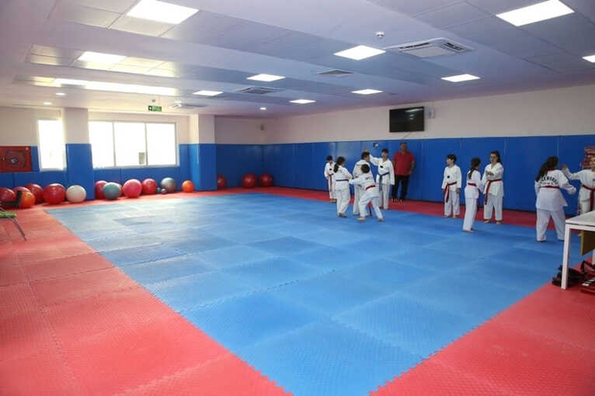 Ümraniye, Üçüncü Sosyal Market ve Spor Tesisine Kavuştu
