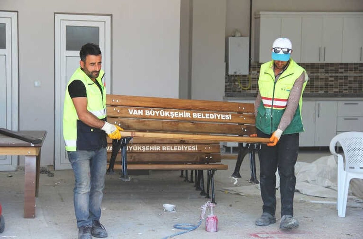 Van Büyükşehir Belediyesinden Kent Mobilyaları Üretimi