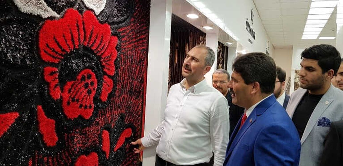 Adalet Bakanı Gül, Halı Fabrikasını Ziyaret Etti