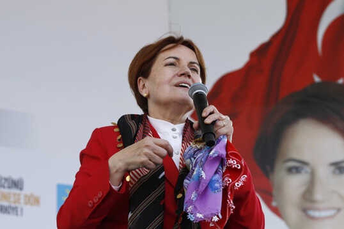 Akşener\'den Kıraathane ve Kanal İstanbul Eleştirisi