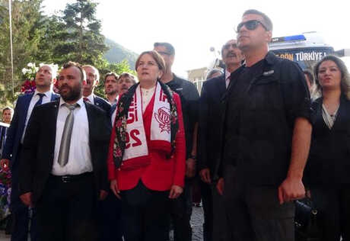 Akşener: Kahve Açacağına Emeklinin Cebine Para Koy (2)