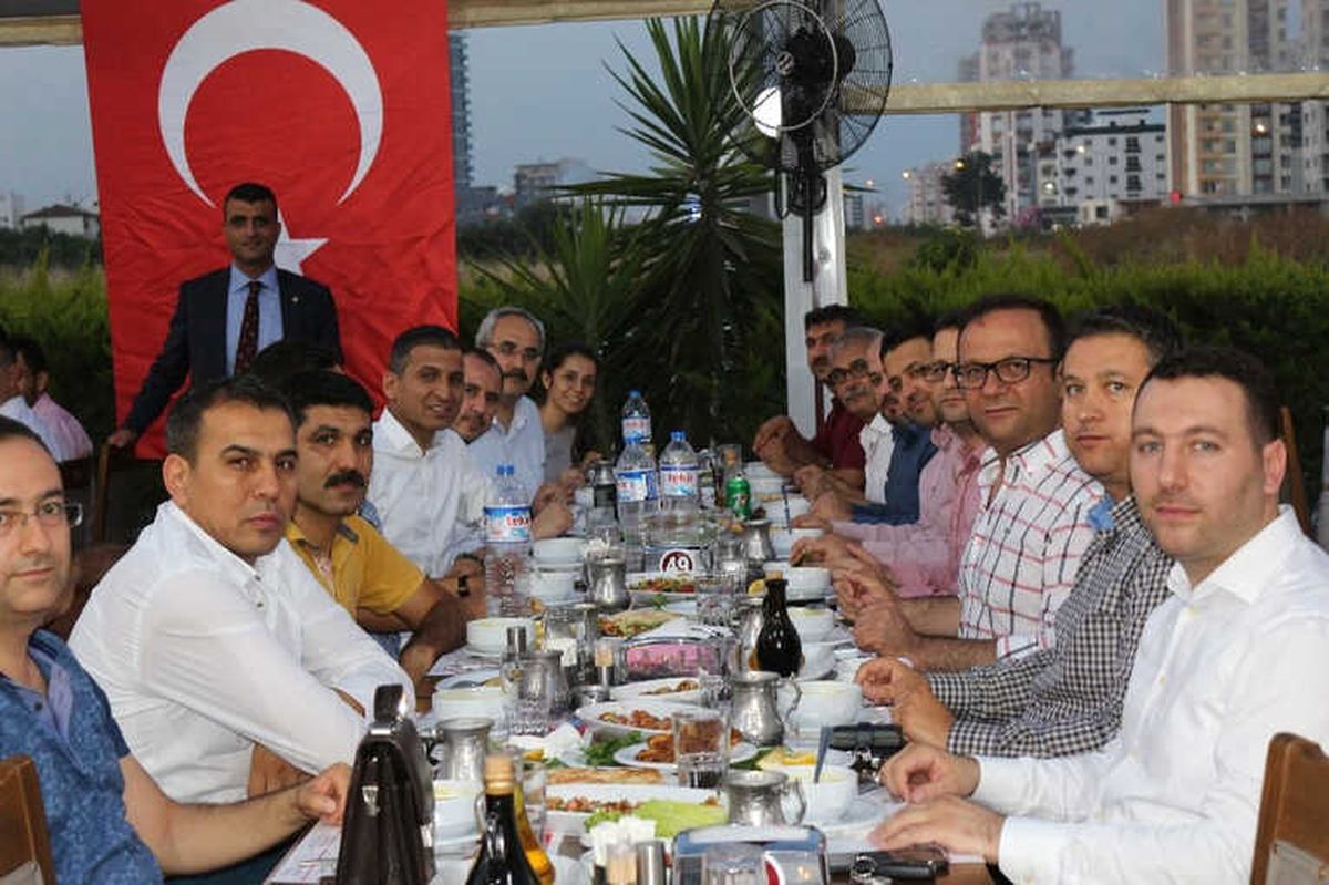 Avukatlar Mersin Barosu\'nun İftarında Bir Araya Geldi