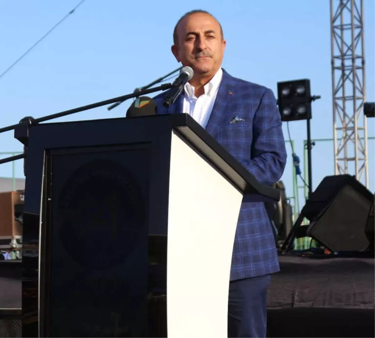 Bakan Çavuşoğlu: "Hemen İş Bulamayacaksınız Belki Ama Hiçbir Zaman Pes Etmeyin"