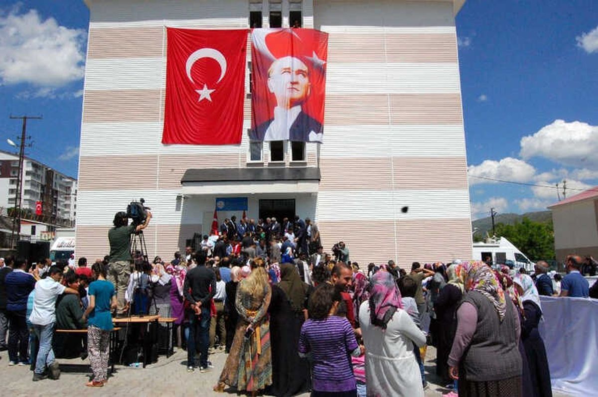 Başbakan Yıldırım Bitlis\'te Karne Dağıttı