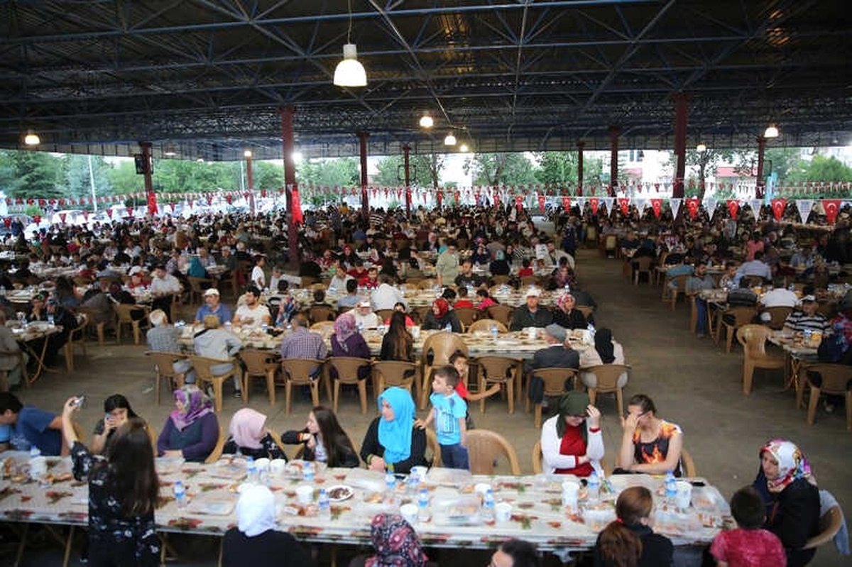 Başkan Büyükkılıç, Yeniköy Halkıyla İftarda Bir Araya Geldi