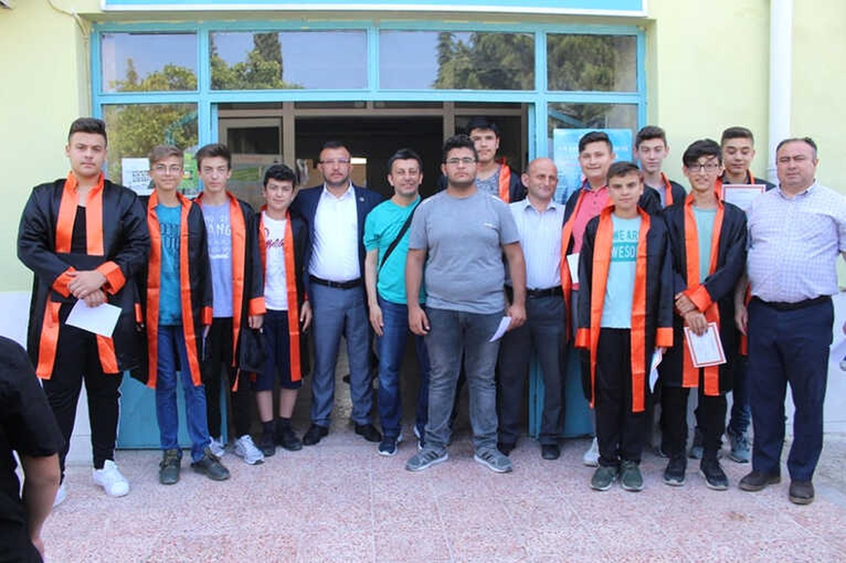 Başkan Yavaş Öğrencilerin Mezuniyet Coşkusuna Ortak Oldu